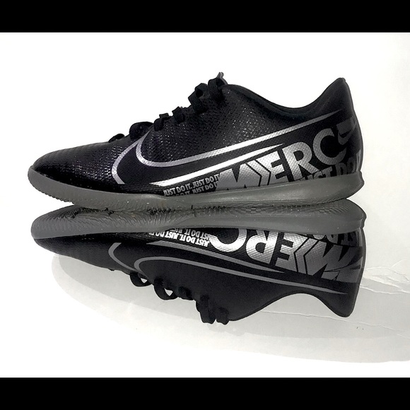 Nike Mercurial Vapor 13 soccer Women U.S 6.5 Black AT7997-001 - Picture 3 of 12